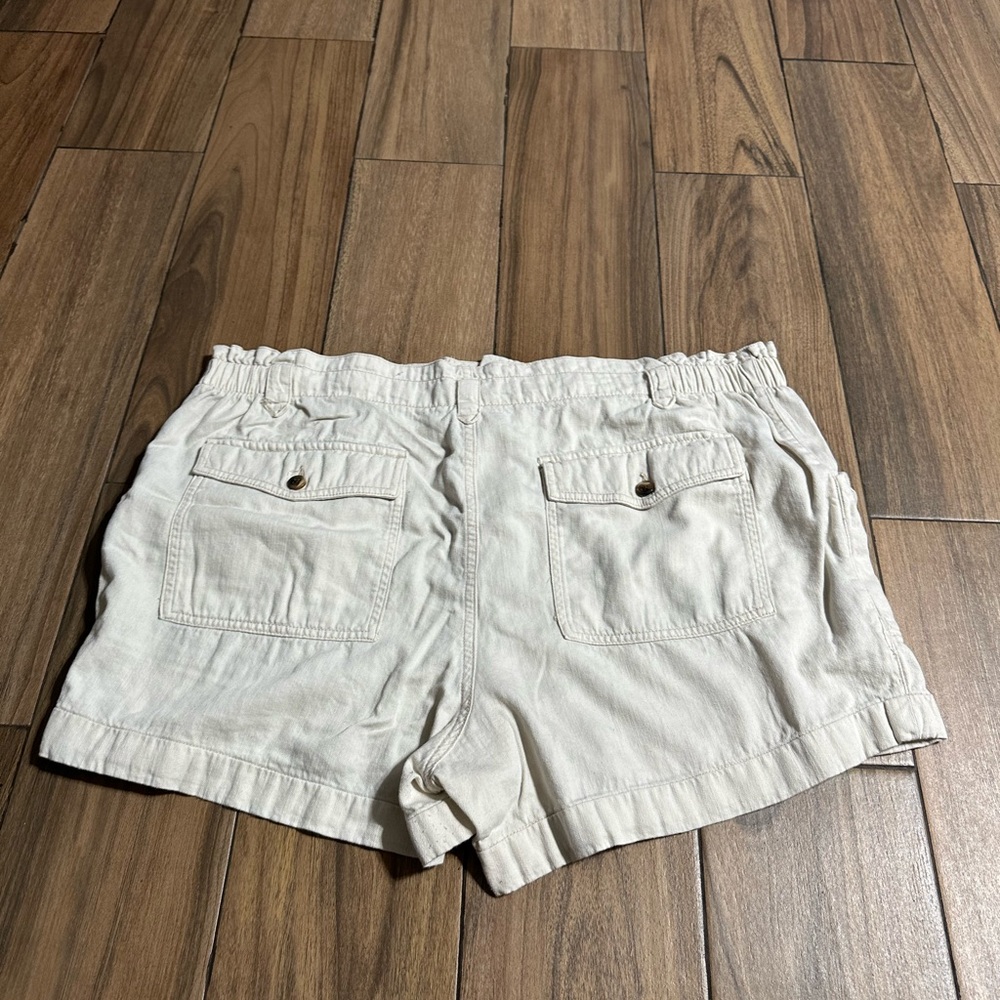 Old Navy Cream Cargo Shorts with Elastic Waistband